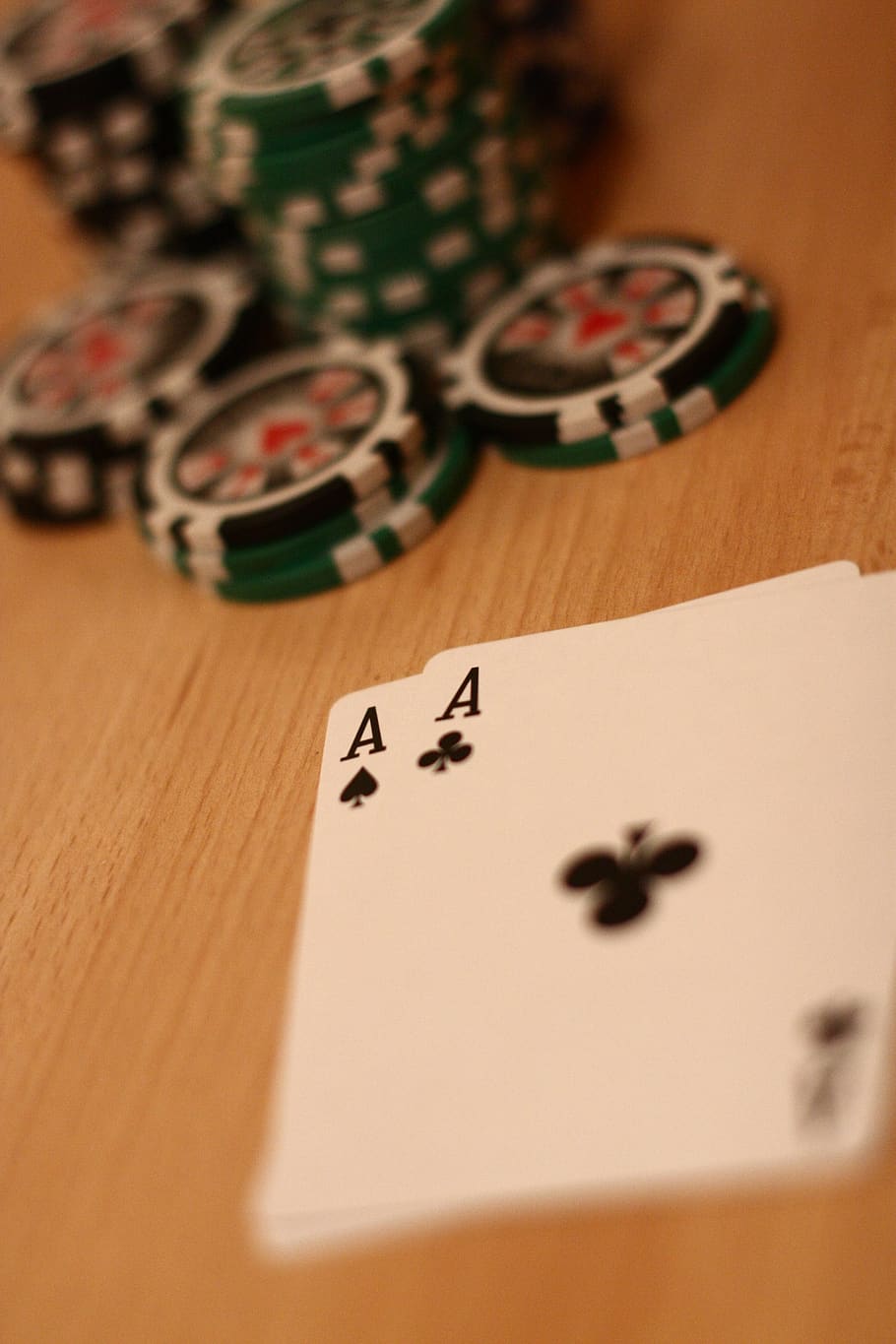 Benefits Of Playing Online Casino Poker Games