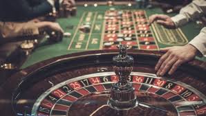 Real-Time Communication Features That Improve Casino Engagement